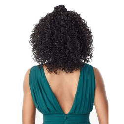 HAIR CARE Gently detangle the hair from ends to roots using a paddl...